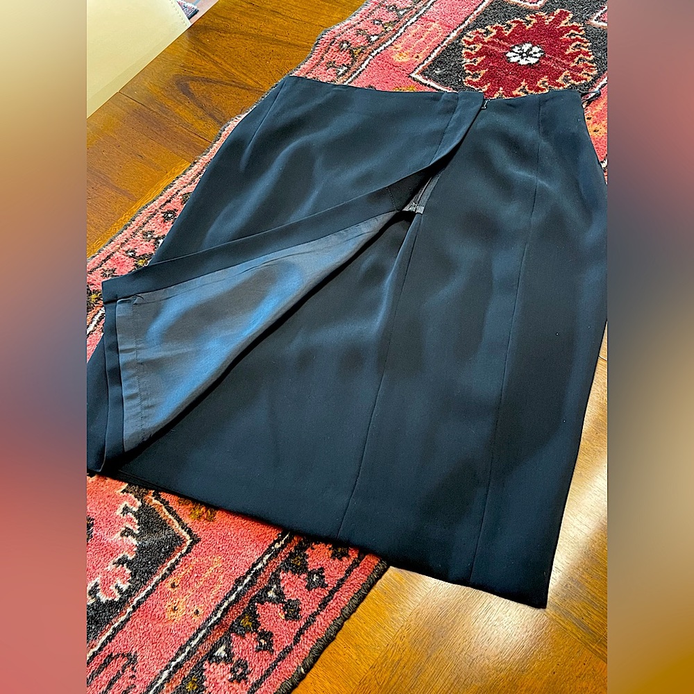 Unusual well fitted skirt